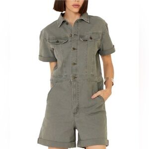 Lee Cover-Alls

Shorts/Short-sleeve Utility Jumpsuit